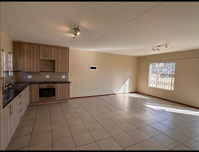 3 BEDROOM TOWNHOUSE FOR SALE IN THERESAPARK